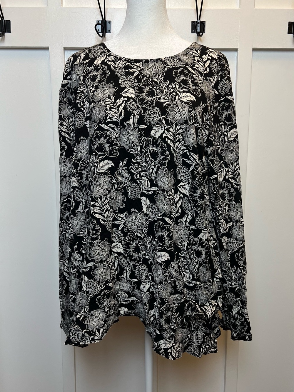 J. Jill Size XL Long Sleeve Black White Top Blouse Popover Floral Cottagecore
